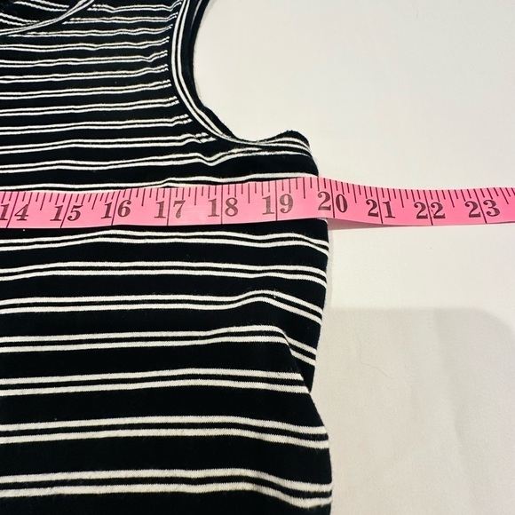 Cabi one pc short and top, baggy top, side pockets on shorts, very comfortable! - Picture 5 of 7